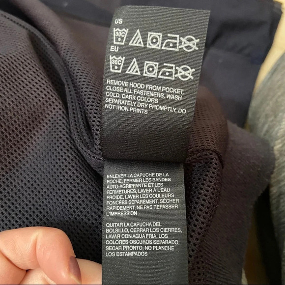 Tommy Hilfiger  men’s hooded navy blue‎ windbreaker jacket in size small - Picture 11 of 13